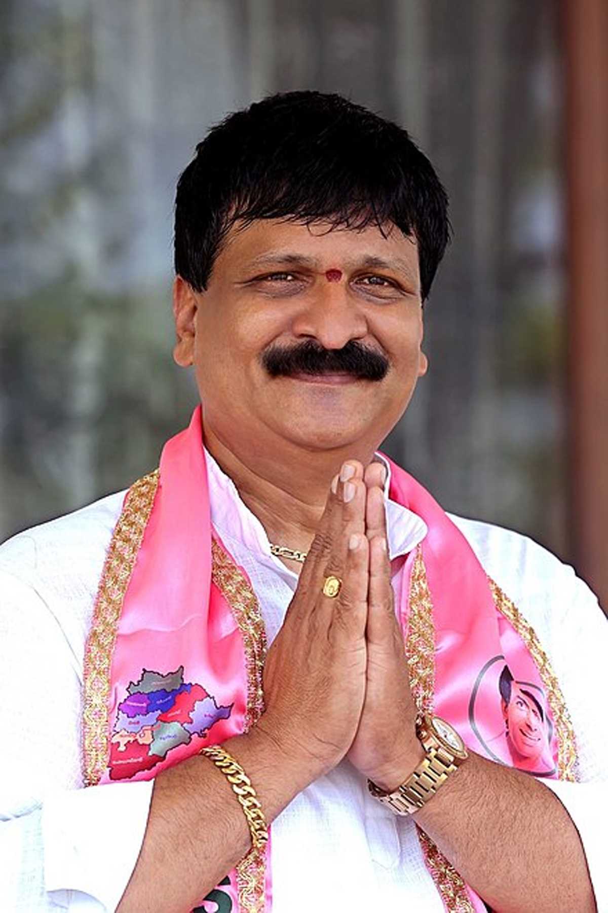 तेलंगाना में बीआरएस विधायक अपने बेटे और पूर्व एमएलए के साथ कांग्रेस में शामिल हुए